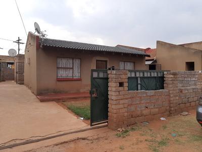 House For Sale in Zonkizizwe, Katlehong
