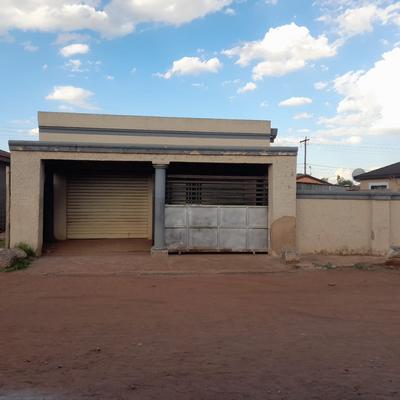 House For Sale in Zonkizizwe, Katlehong