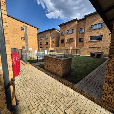 Townhouse For Rent in Ravenswood, Boksburg